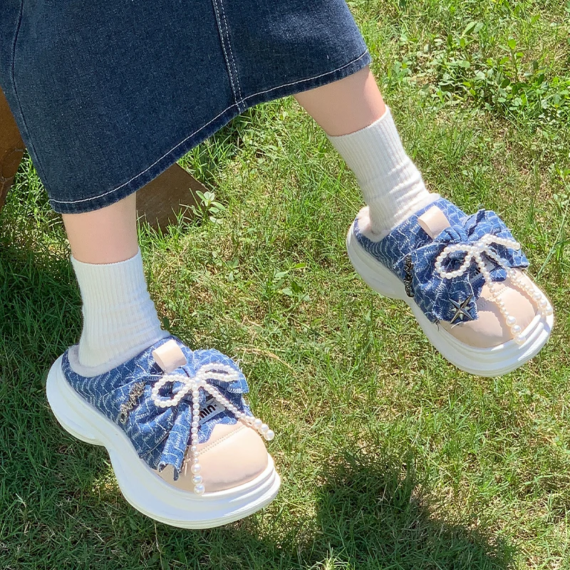 2025년 신상 여성 데님 슬리퍼 플랫폼 두꺼운 밑창 진주 리본 따뜻한 플리스 안감 하프 슬라이드 캐주얼 신발