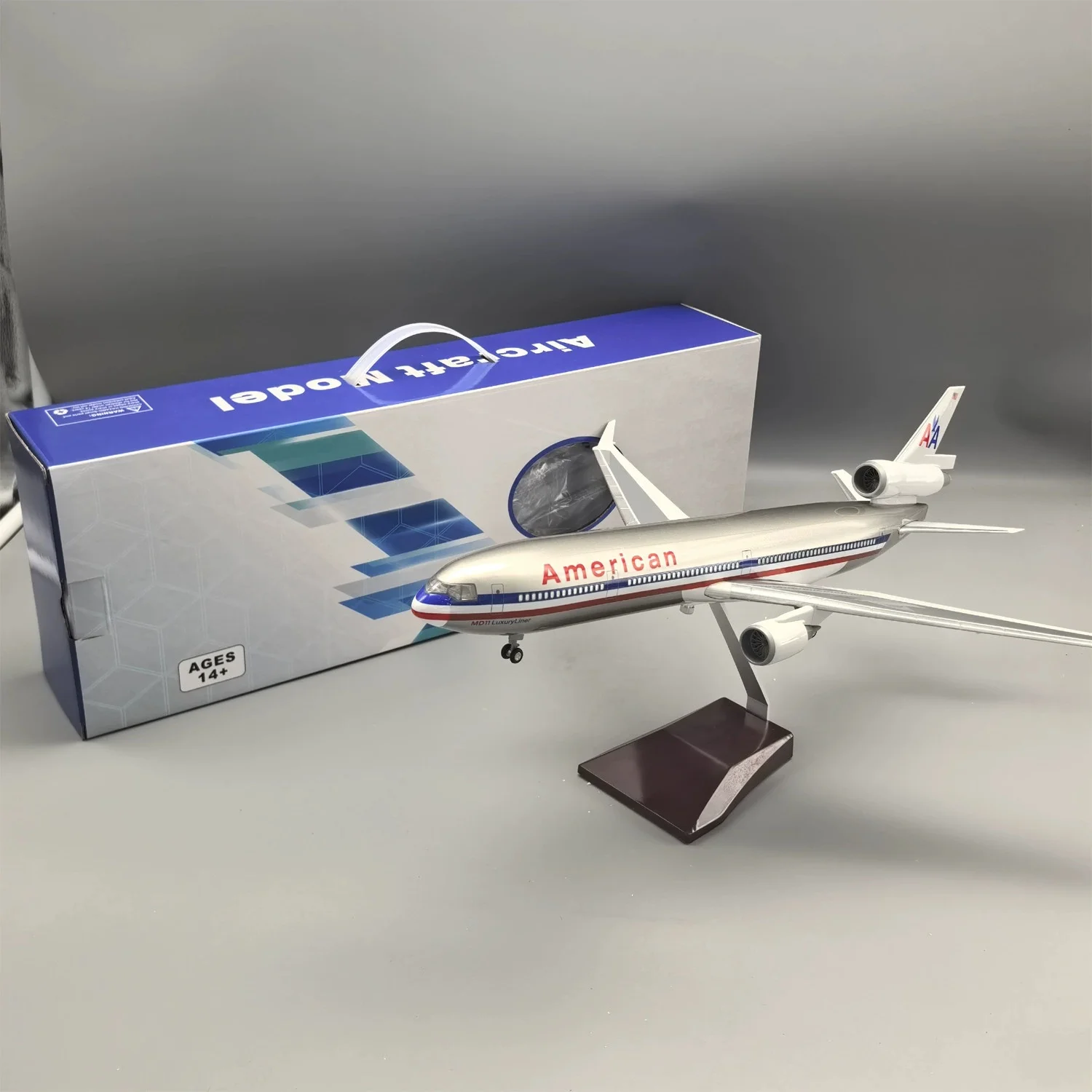 

airplane scale 1:130 American MD-11 Toy planes with Landing Gear Wheels Light Collectible Avaition Gift toys boys kids
