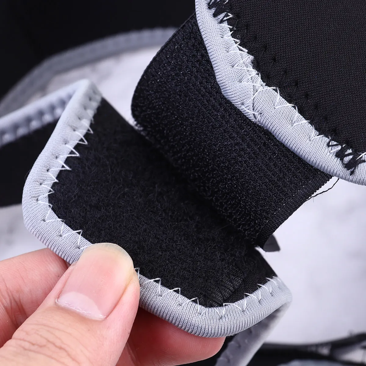 1Pcs Adjustable Black Grey Chin Strap Device Soft Breathable Neoprene Jaw Support Strap for Sleep