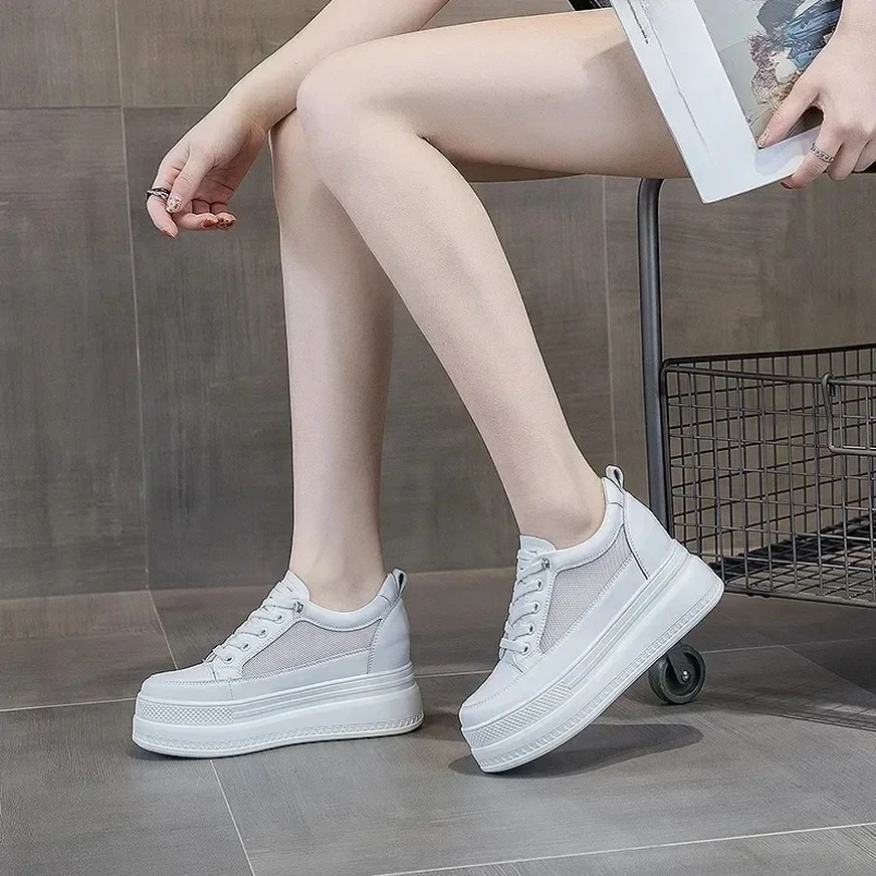 

2025 женские дышащие кроссовки, обувь на увеличенной платформе, повседневная обувь 8 см, кожаные белые туфли для отдыха, женская вулканизированная обувь