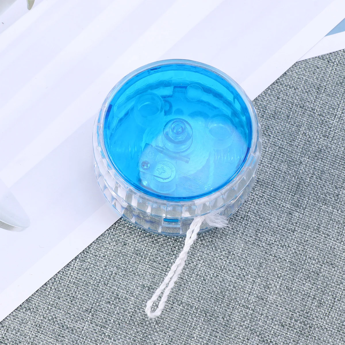 5Pcs 다채로운 요요 프리미엄 소재 광택 표면 쉽게 휴대할 수 있는 LED 발광 요요 공 창의적인 끈 당기기 초기 교육용 재미