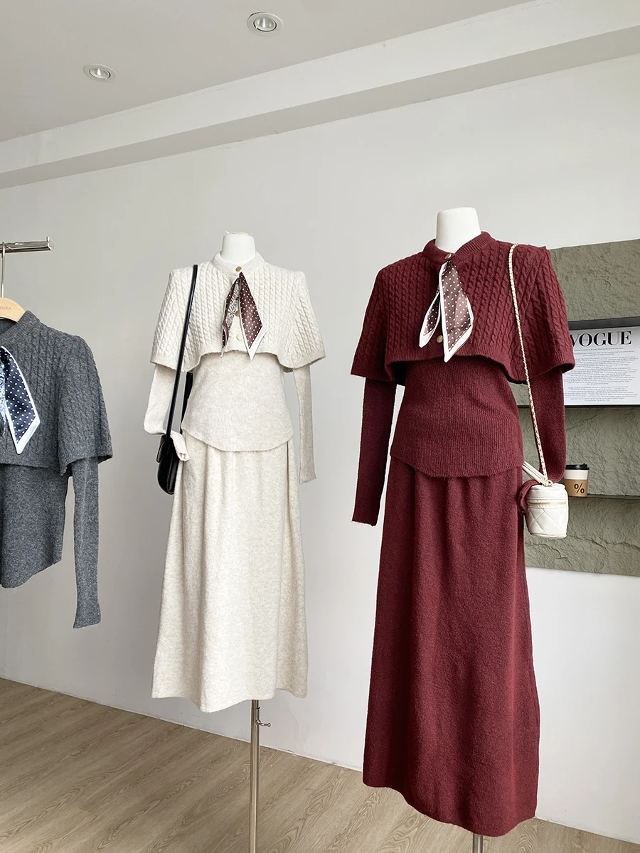 

Элегантный комплект: вязаное платье миди с завышенной талией, свитер-шаль с воротником-хомутом и длинными рукавами, модный французский стиль для женщин, зимний сезон