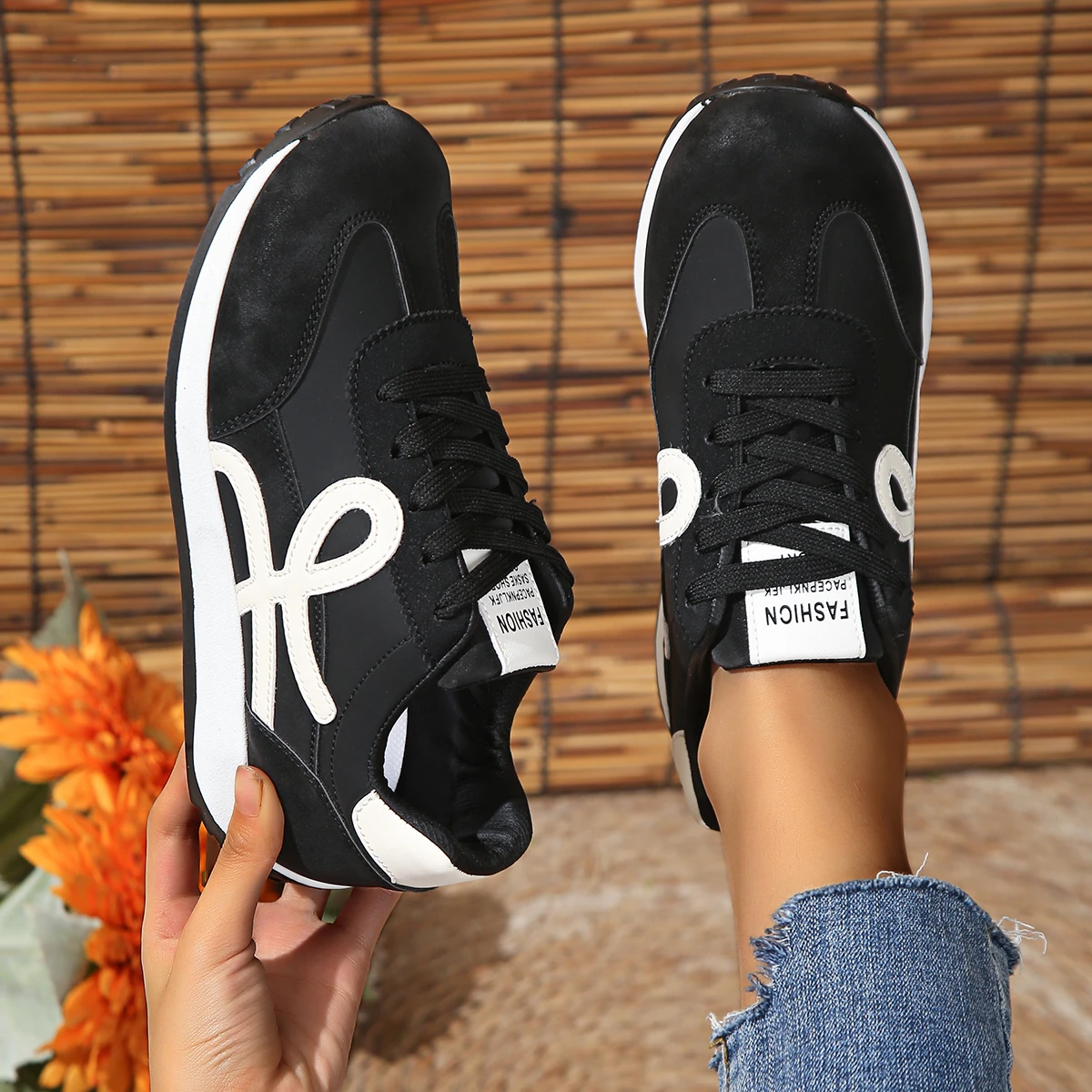 Women's Thick Sole Casual Sneakers Fashion Leather Vulcanized Shoes Designer Trainers Platform Lace Up Walking Shoes 2024