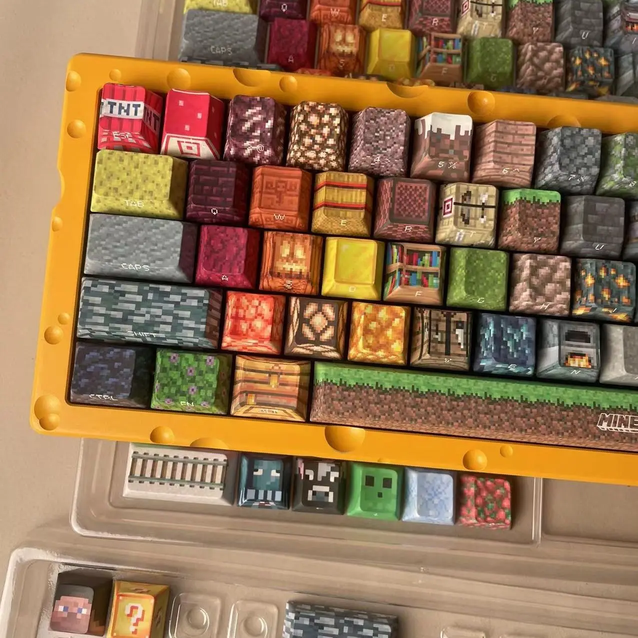 120+ Key Pixel Style Keycap Side Print Keycaps Cool Key Cap PBT Cherry Profile for Cherry 61 63 64 68 87 104 Mechanical Keyboard