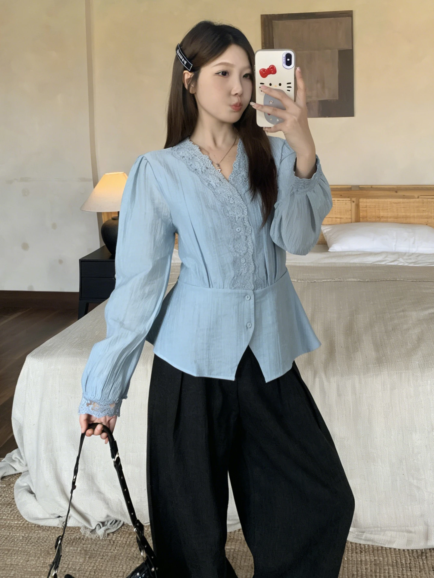 

Синяя блузка с кружевной отделкой и V-образным вырезом, женская, для ранней весны, больших размеров, с эффектом утяжки талии, красивый топ в корейском стиле, свободный крой, длинный рукав