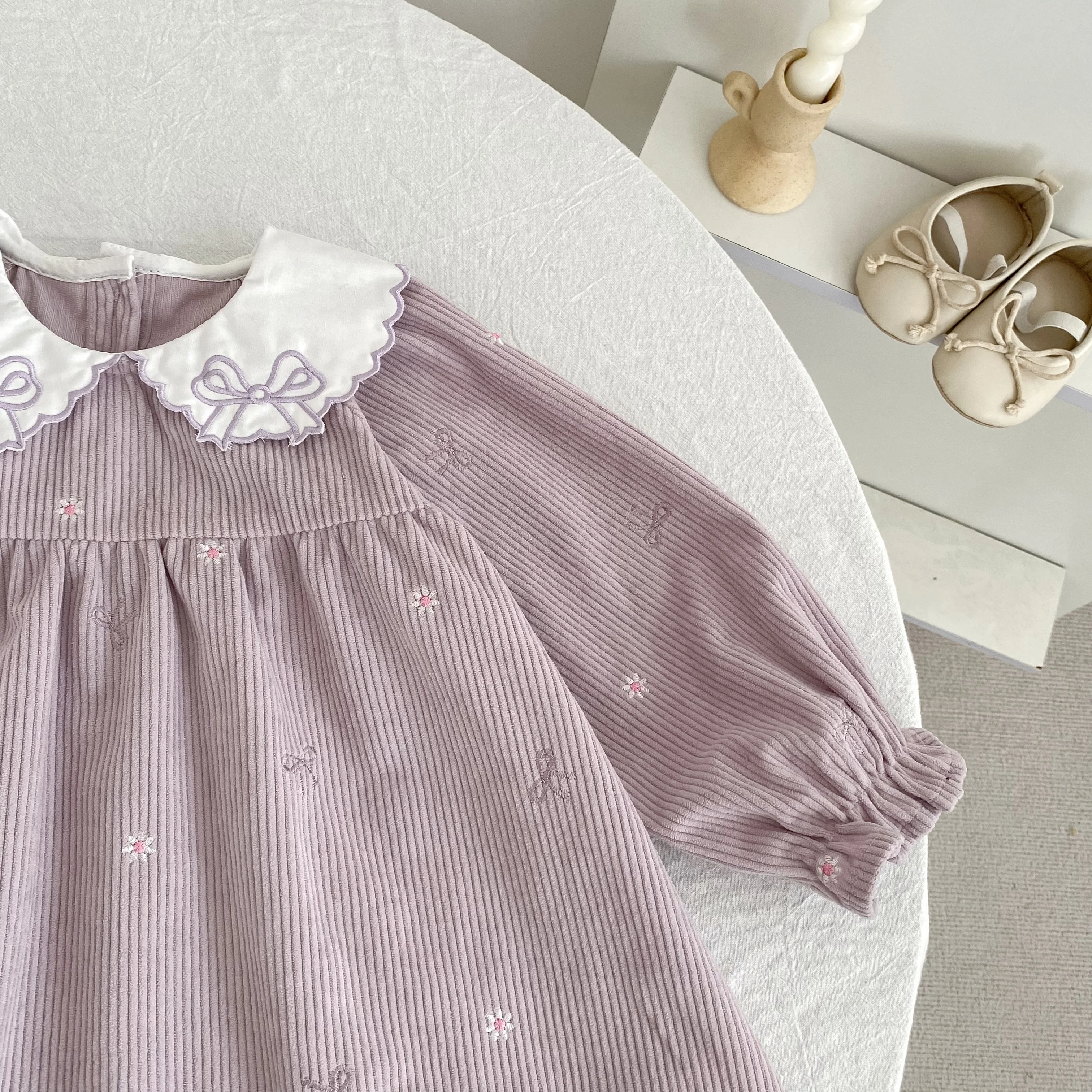 2026 Baby-Mädchen Cordkleid Süße Stickerei Schleife Peter-Pan-Kragen Langarm Prinzessinnenkleid Frühling Winter Lässiges Partykleid – Detail 10