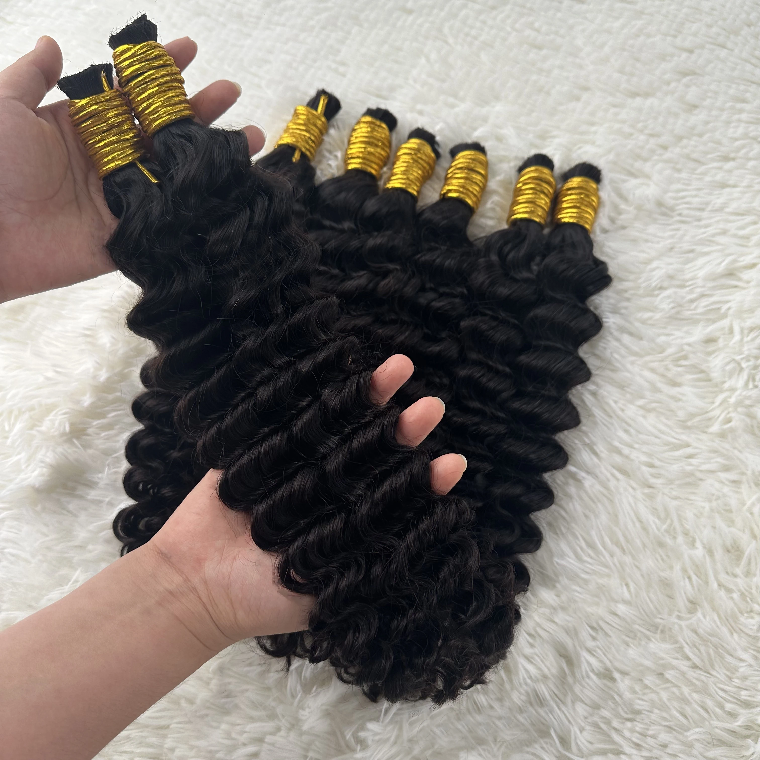 Pasma włosów ludzkich Deep Wave, nieprzetworzone, bez wszywki, prawdziwe włosy Remy, indyjskie kręcone czarne włosy ludzkie Remy, 100% ludzkie włosy do zaplatania, naturalne.