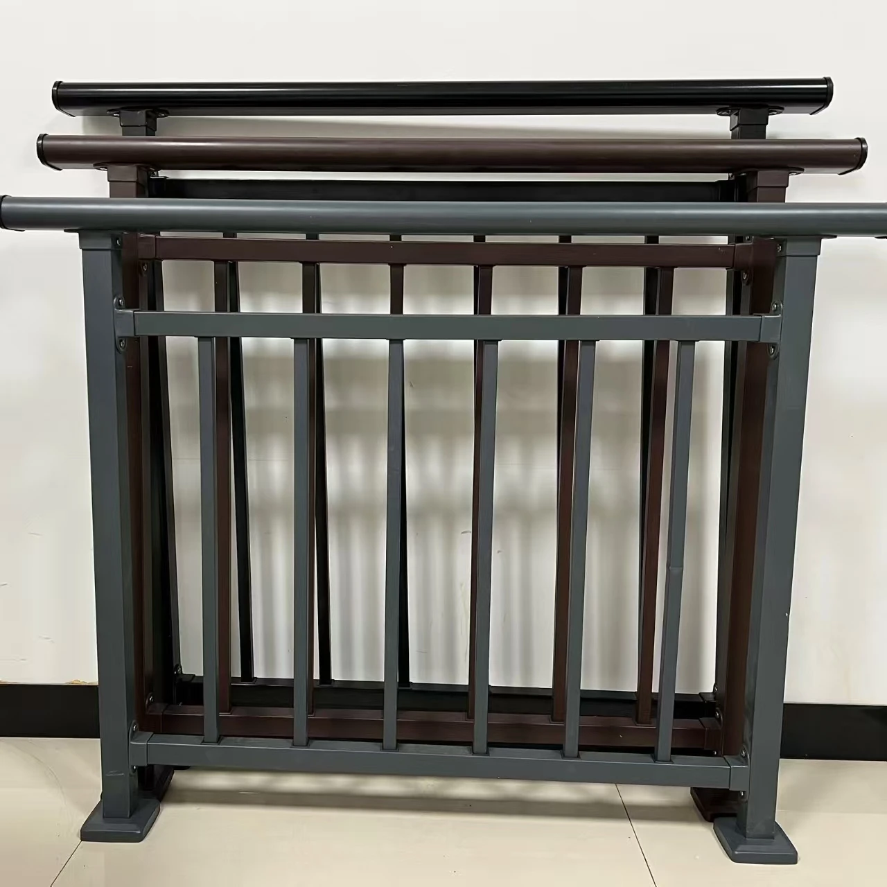 건물 발코니 난간용 맞춤형 난간, 실내외 설치가 간편한 철제 펜싱