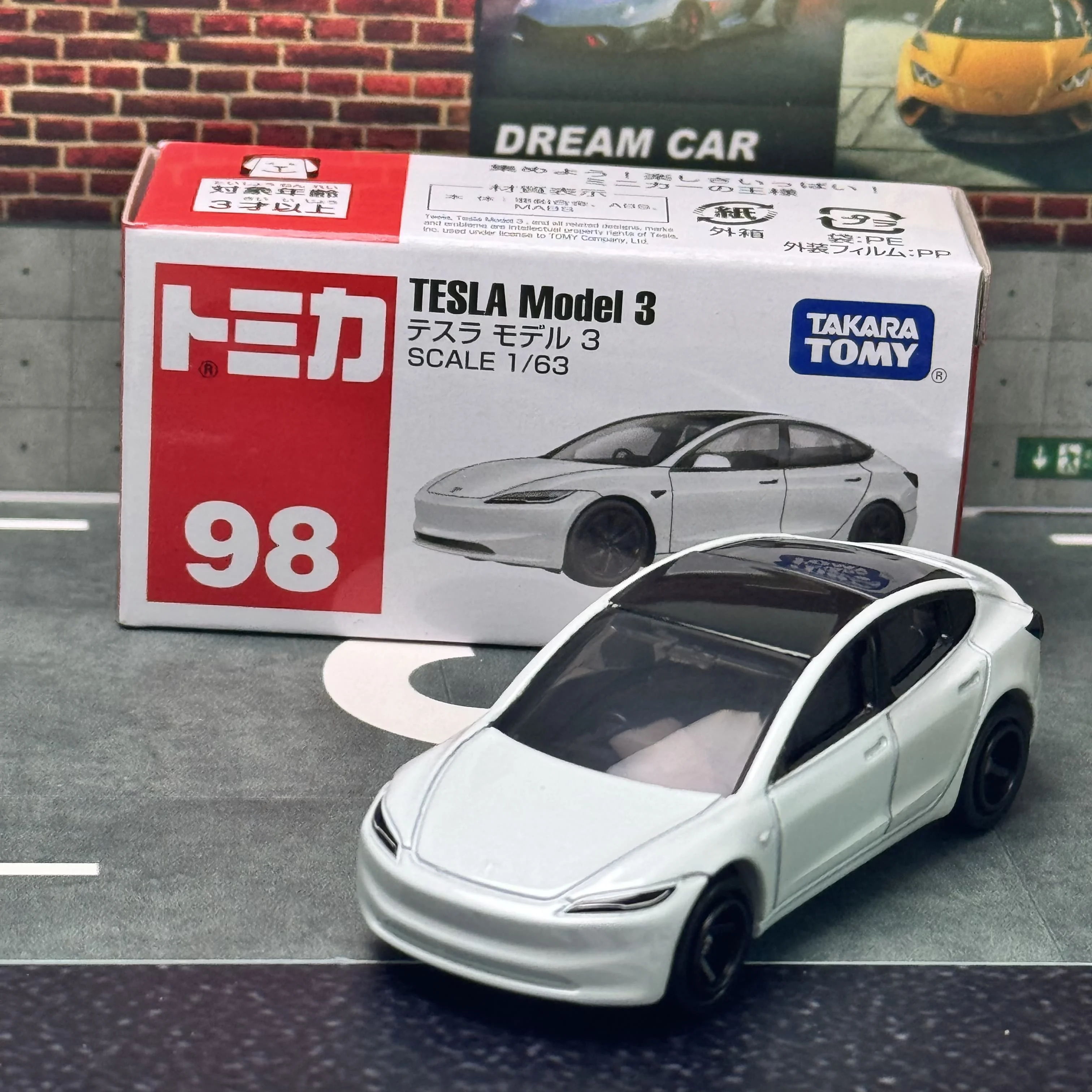 

Takara Tomy Tomica No. 98 Tesla Model 3 Casting Static Alloy Car Vehicle Diecast Metal Mode Collection Display Boy Toy Gift
