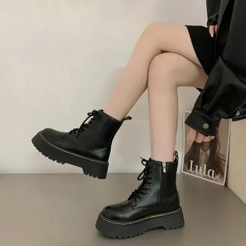 

2025 Autumn New Short Boots for Women, British Style Thick Bottom Casual Boots, Fashionable and Versatile Mid Top Boots