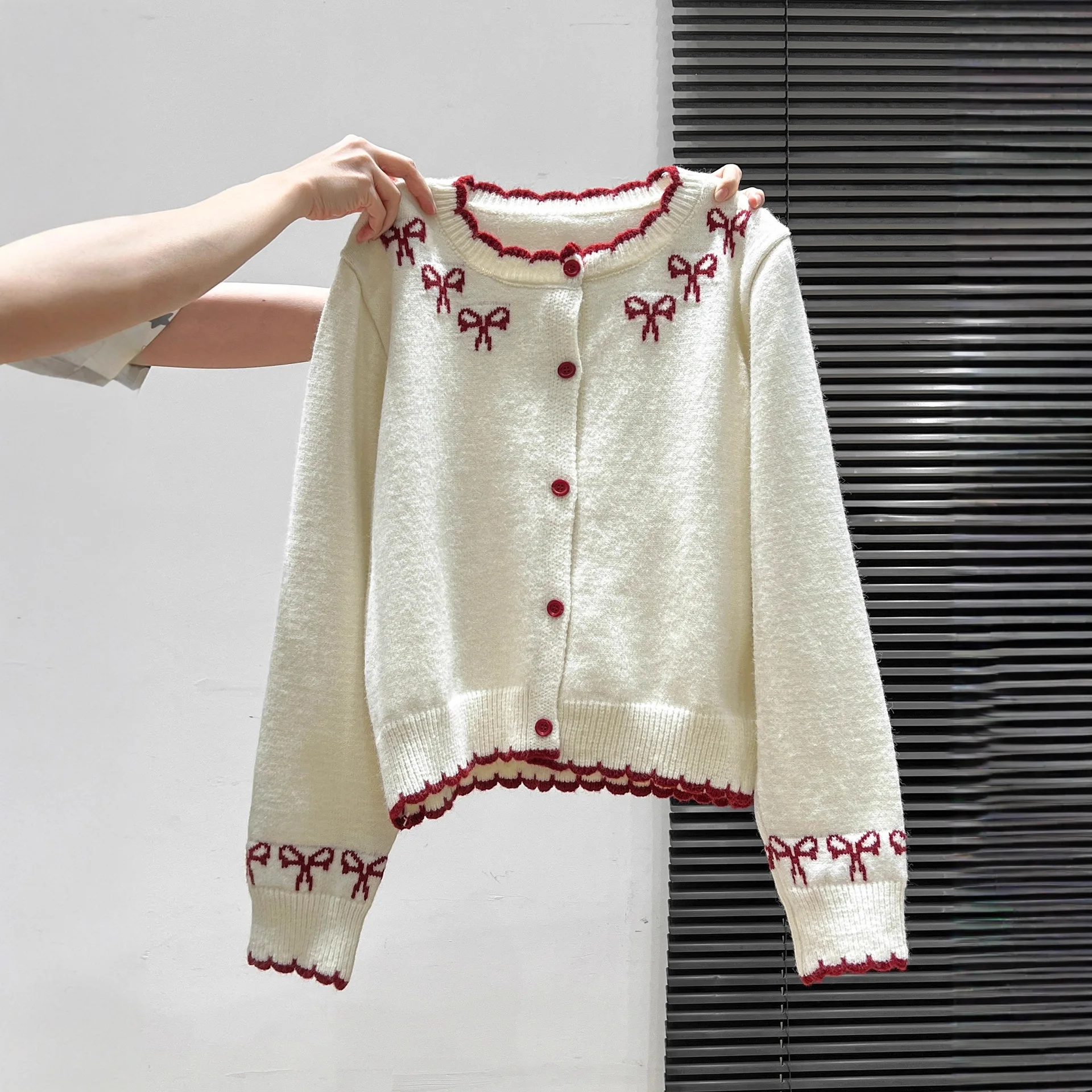 

Новый женский вязаный кардиган свободного кроя с бантом, весна 2026, свитер-жакет, топ, создающий атмосферу женственности