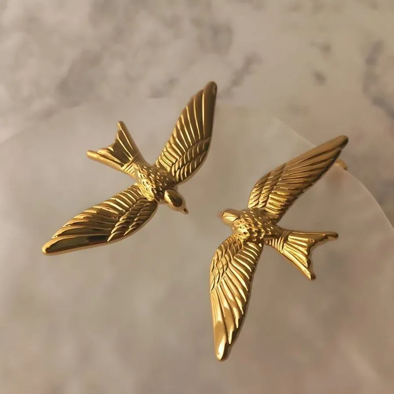 New three-dimensional golden swallow earrings retro simple exquisite fashion creative animal accessories