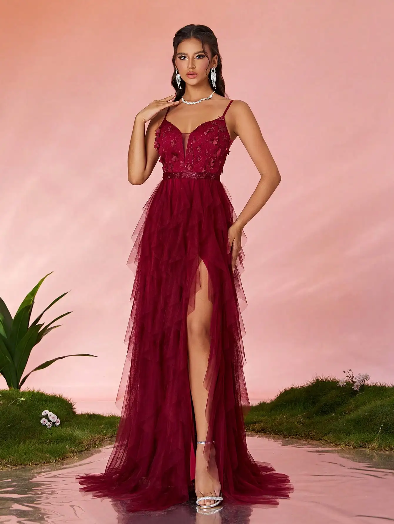 Sexy dreidimensionale Stickereiste mit V-Ausschnitt, gespleißtes dreidimensionales Mesh-Lotusblattkleid, großes geteiltes langes Kleid