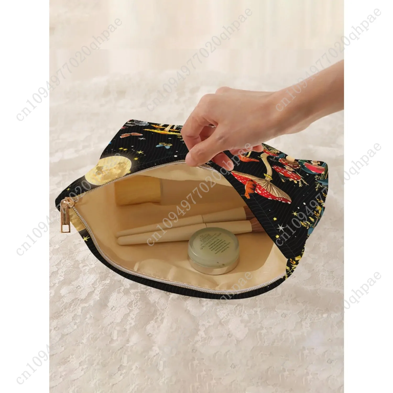 قطعة واحدة، حقيبة مكياج بسحاب على شكل غابة الفطر، حقيبة تخزين مكياج خفيفة الوزن ومتعددة الوظائف