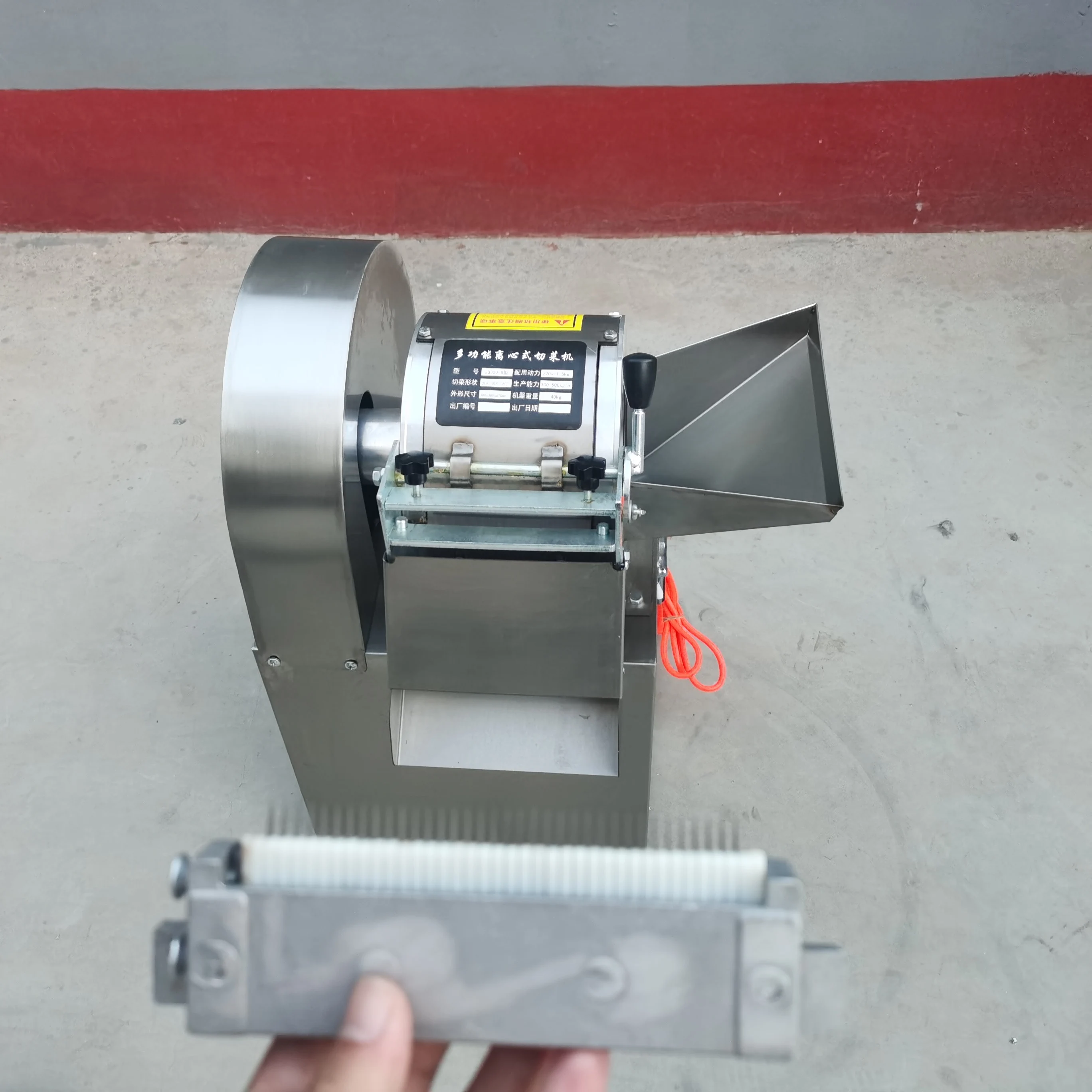 

Полностью автоматическая машина для измельчения сладкого картофеля, редиса, картофеля, имбиря, боярышника, овощей