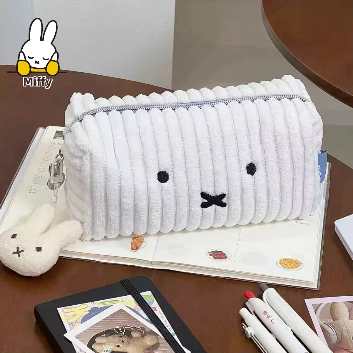Kawaii Miffy sac cosmétique mignon dessin animé Miffy lapin fourrure Rattail sac cosmétique grande capacité pratique outils d'écriture sac de rangement