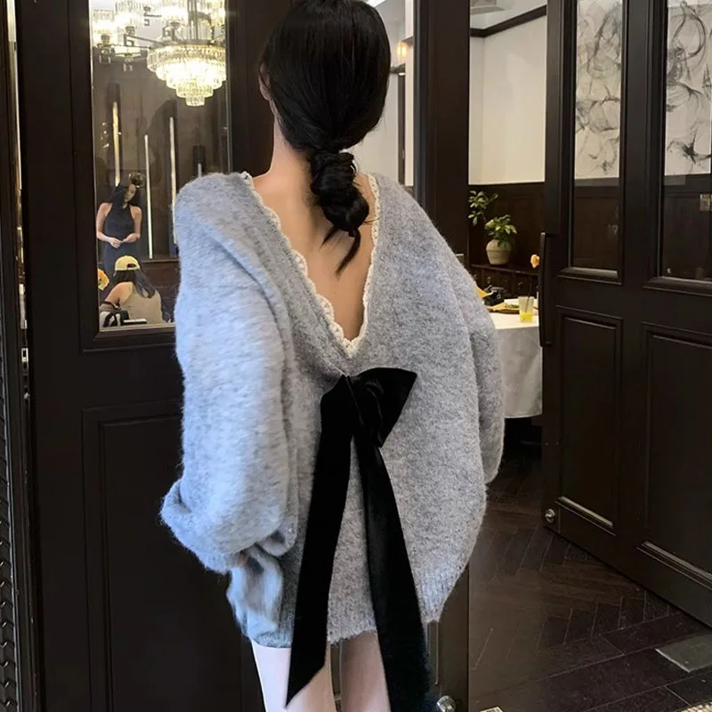 Maglione da donna sexy con scollo a V e grande fiocco, top in maglia allentata di fascia alta pigro ed elegante francese