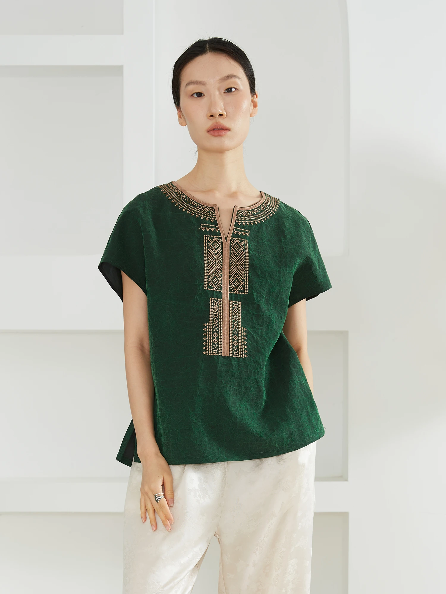 

Heavy Embroidery Silk Short Sleeve Shirt V-Neck Crack Pattern Cotton Silk Women's Premium Design Fashion Top