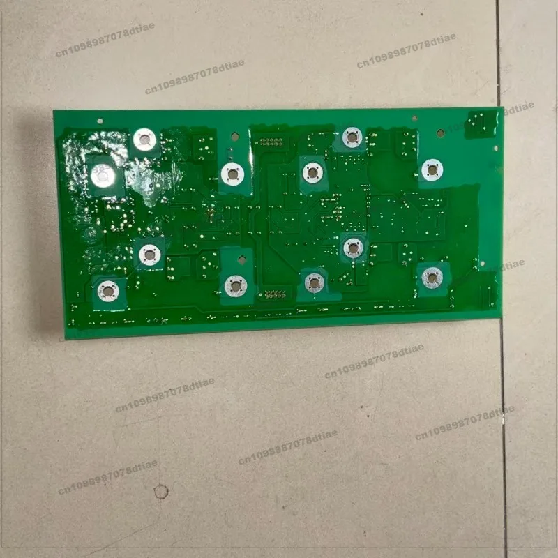 VX4GPC2225N4F العاكس 200-220-250-315KW لوحة للقيادة VX4GPC31N4F جديد الأصلي