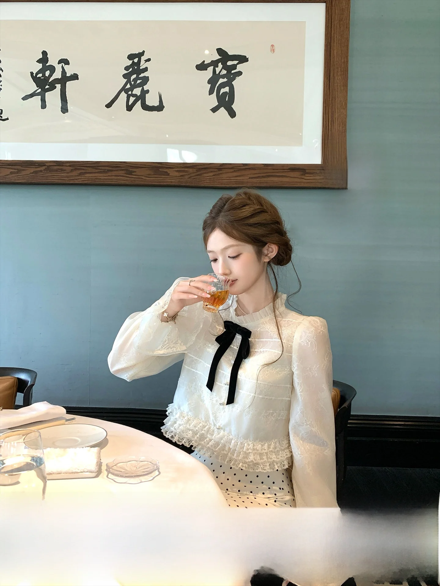Autumn Set White Porcelain Lace Tea Break Short round Neck  Knot Top Velvet Half Skirt Women's Fashion Ensemble