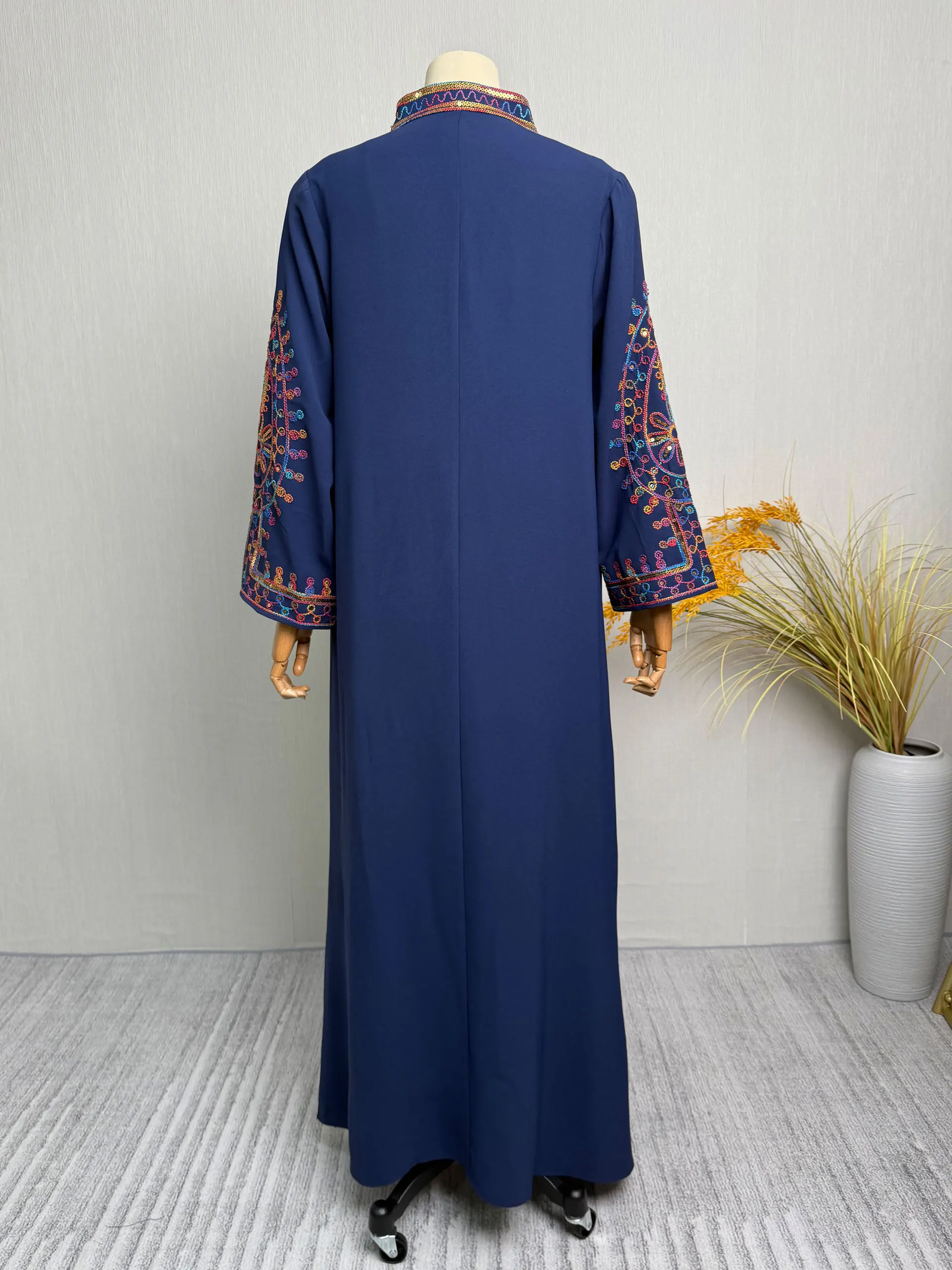 2025 Hot Sell Moroccan Style Islam Women Navy Blue Abaya Intricate Hand Embroidered Patterns for Arabian evey Cultural Festivals