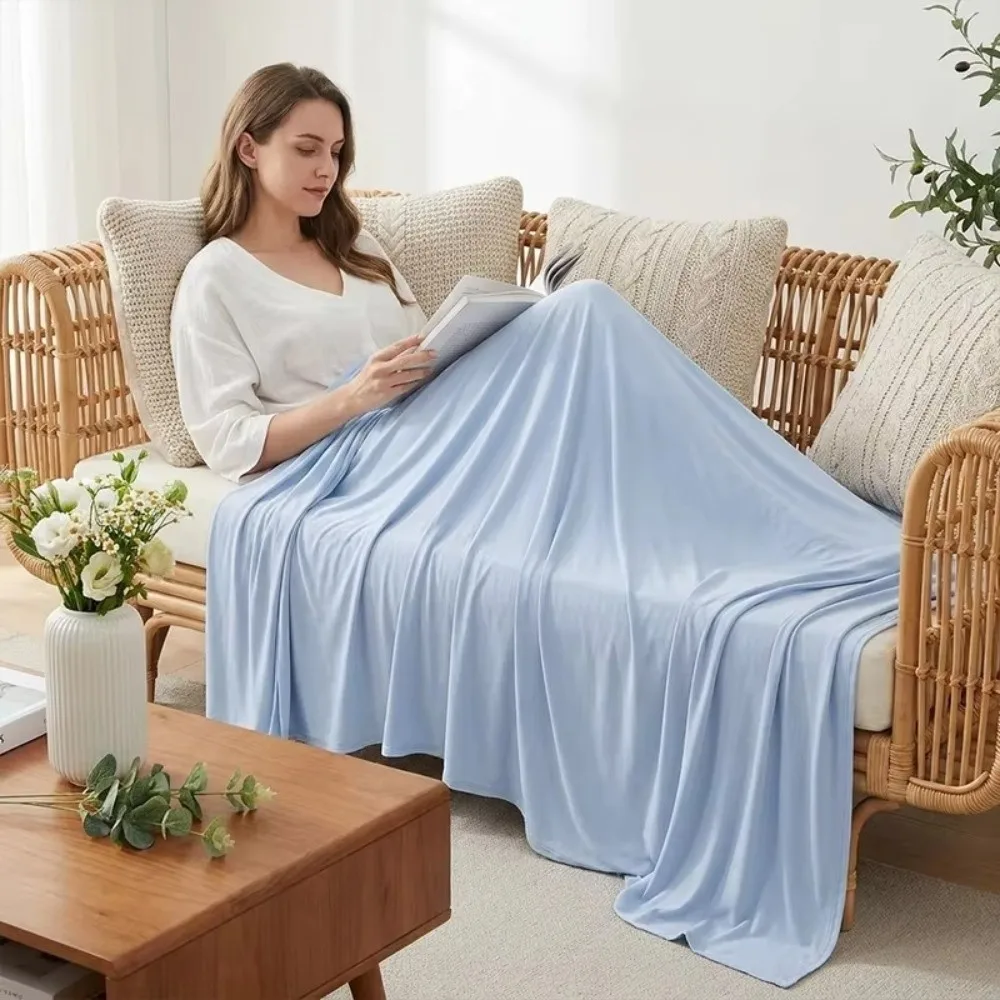 Ice Silk Material Summer Bed Blanket Light And Thin Breathable Design Cooling Blanket Skin-friendly Fabric Cooling Technology