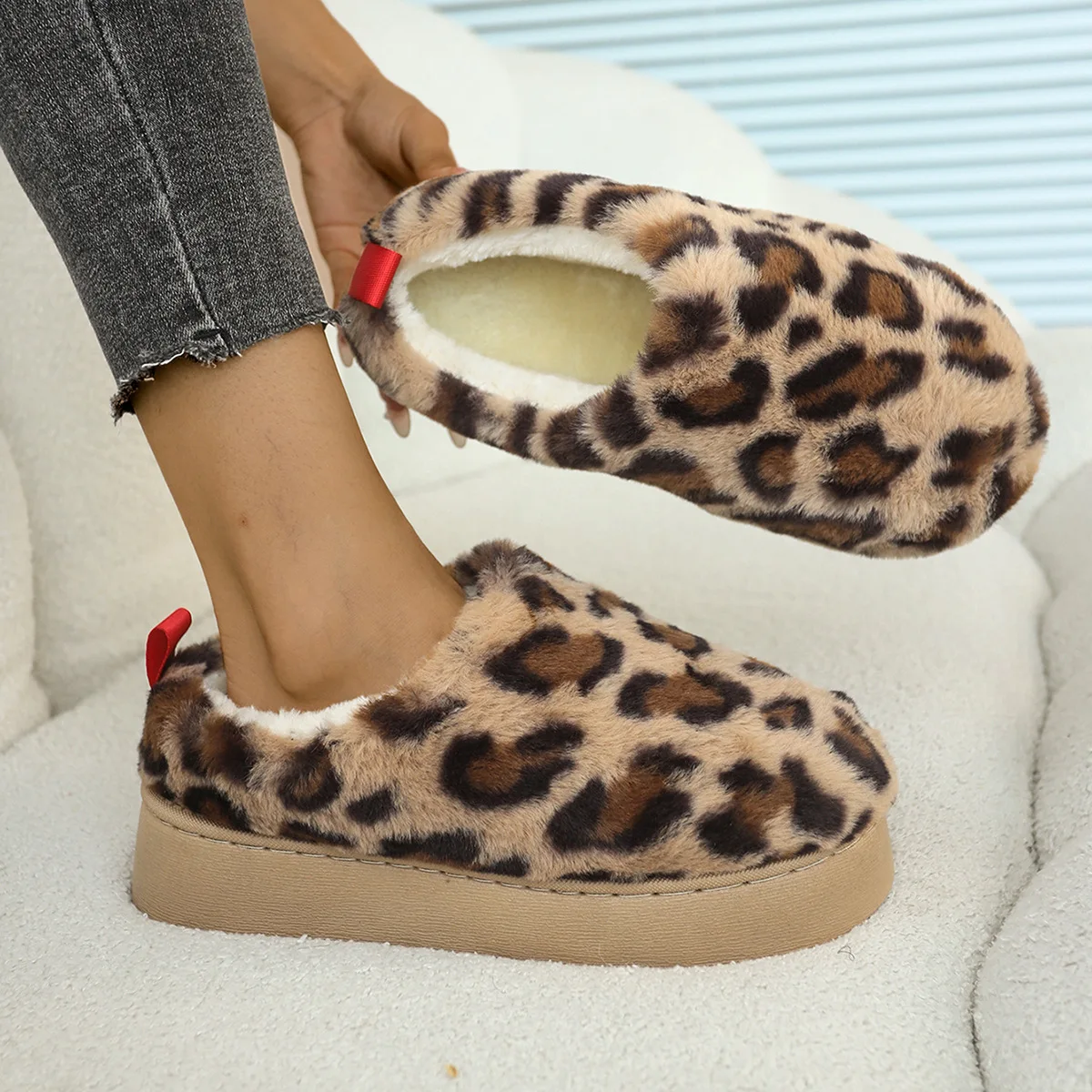 Women's Cotton Shoes Leopard Print Plush Snow Boots 2024 New Winter Thick Soled Warm and Comfortable Outdoor Platform Slippers