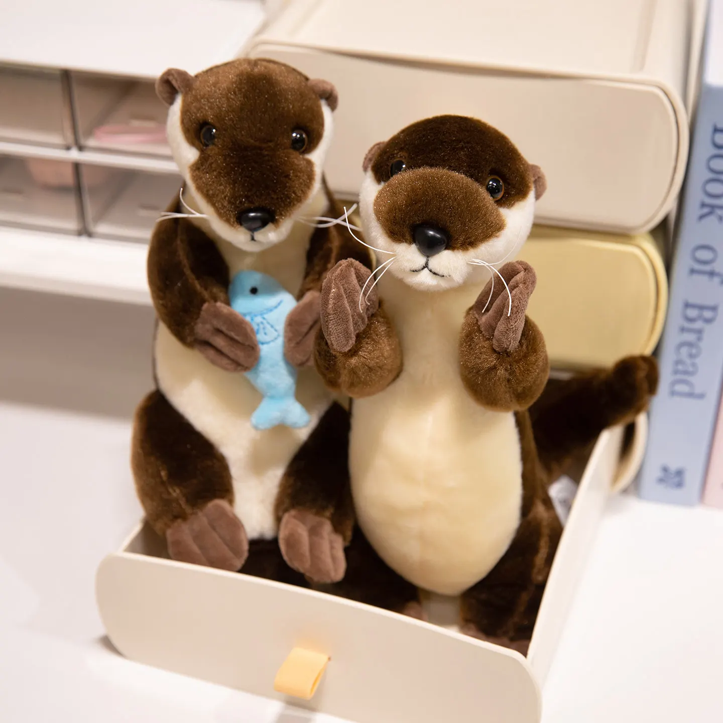 TreasuringU New Kawaii Otter Plush Toys Cartton Animals Otter With Fish Stuffed Dolls Bank Beaver Plushie Pillow Home Decoration