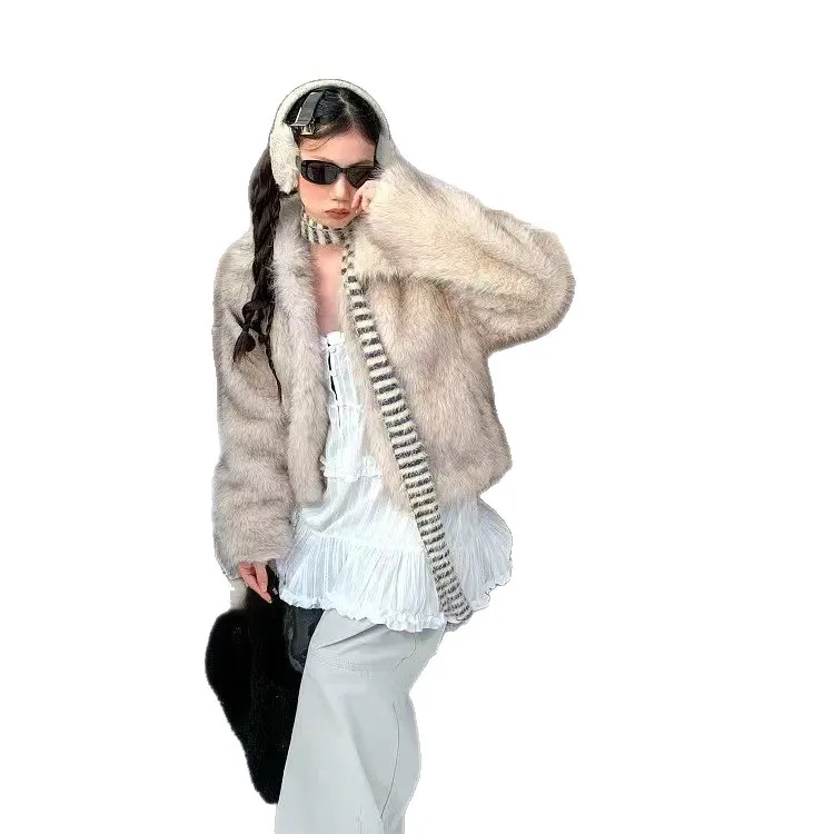 Abrigo de piel de visón de invierno para mujer, chaqueta corta de piel sintética con cuello de solapa Beige, prendas de vestir elegantes de piel sintética para mujer