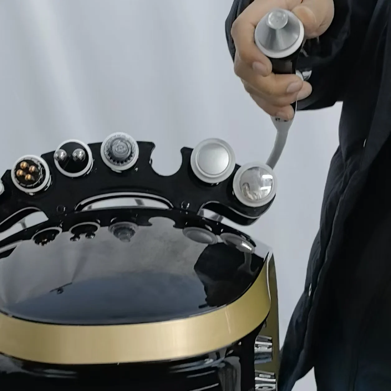 

Многофункциональный гидродинамический аппарат 7-в-1 для ухода за лицом: омоложение, увлажнение, спрей-машина с водной насадкой для сияющей кожи