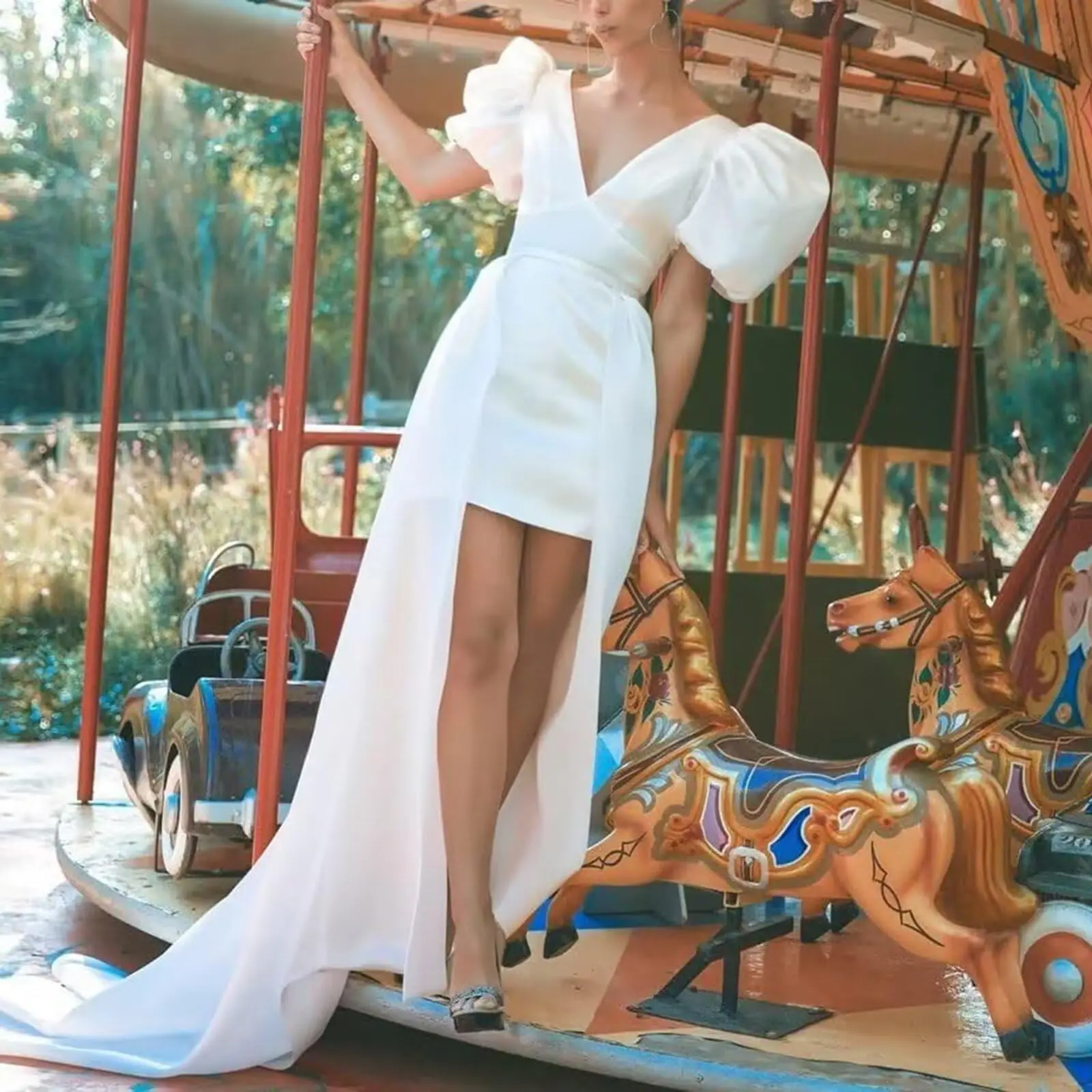 Vestidos de novia de manga corta hinchados para novia Vestido de novia de tubo corto de satén con tren desmontable