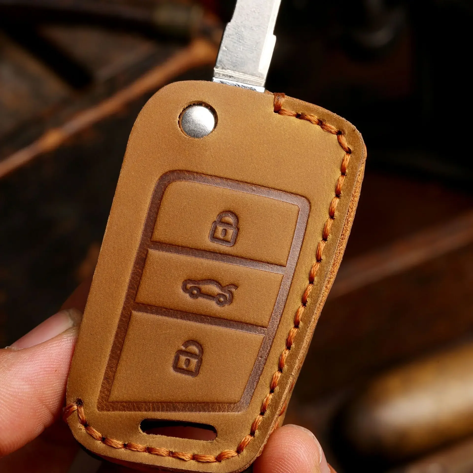 Leather Car Key Case Cover for Volkswagen VW Polo Golf 7 Sagitar Passat for Skoda Octavia Keyring Shell Bag Fob Auto Accessories