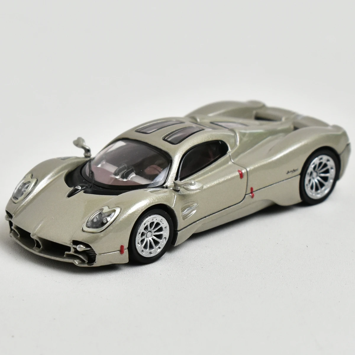 ModernDream+CCA 1:64 Utopia Modellino di auto