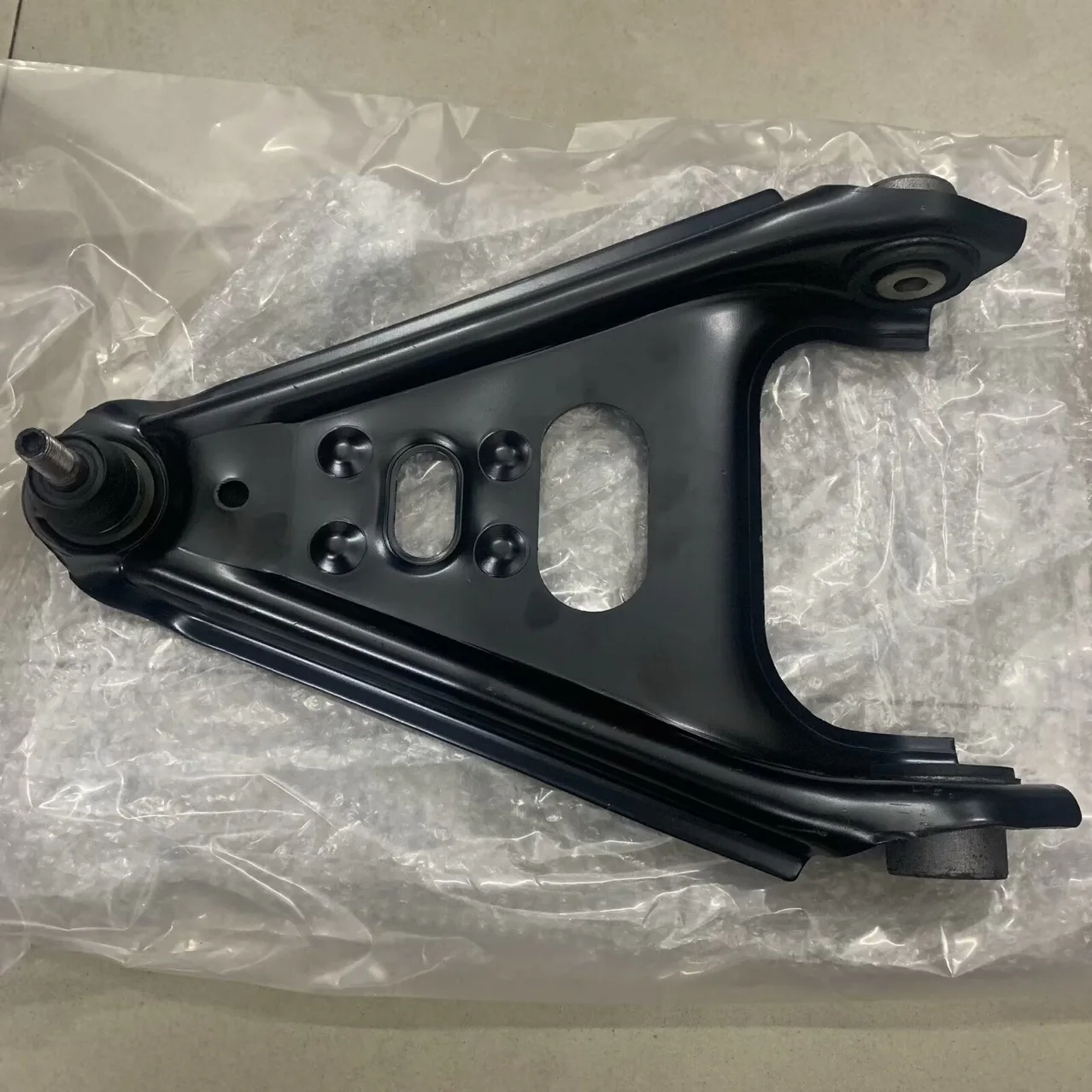Suitable for Mercedes-Benz W451 Smart Pixie front lower swing arm triangular swing arm 4513300010