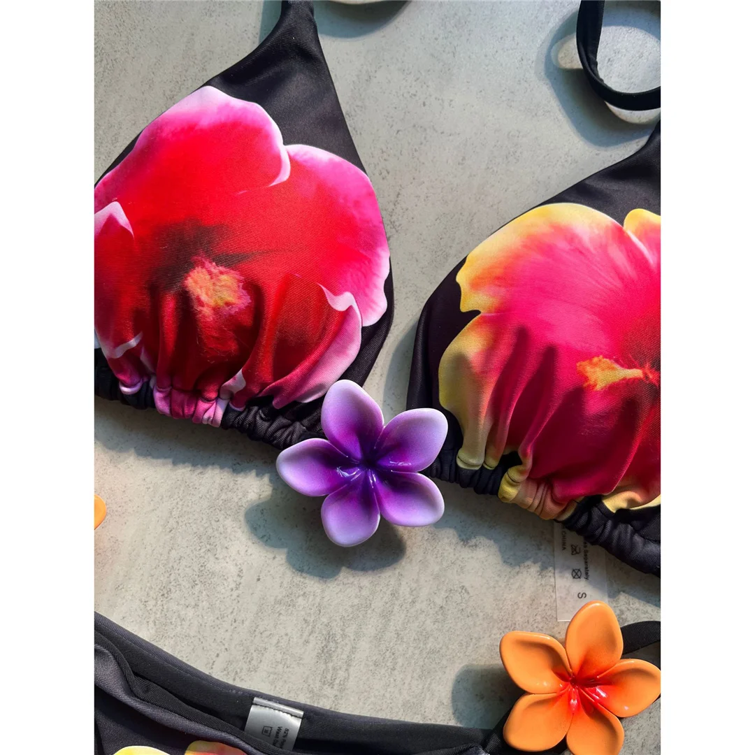 3D-Blumenmuster, Neckholder-Bikini, Damen-Badeanzug, zweiteiliges Bikini-Set, Badeanzug mit hohem Beinausschnitt, Badebekleidung, Modell V8435. – Detail 7