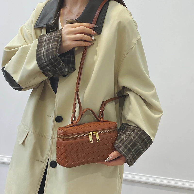 

Элегантная кожаная сумка в винтажном стиле и большой вместимости для деловых пригородных женщин-шопперов