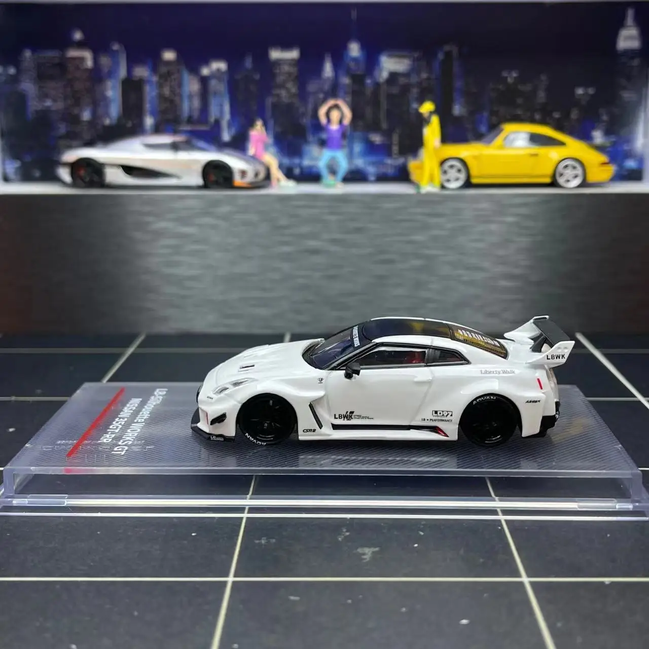 Diecast CM 1:64 Scale Nissan GTR 35GT RR LBWK Wide-body JDM Alloy Car Model Collectible Toy Gift Souvenir Display Ornament
