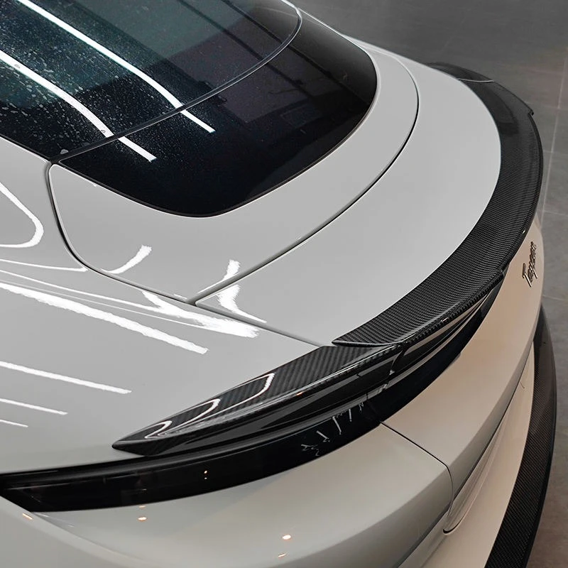 حصريًا 2025 أجزاء ألياف الكربون الجافة Ducktail الخلفي سبويلر جذع الشفاه لبورشه تايكان 4S