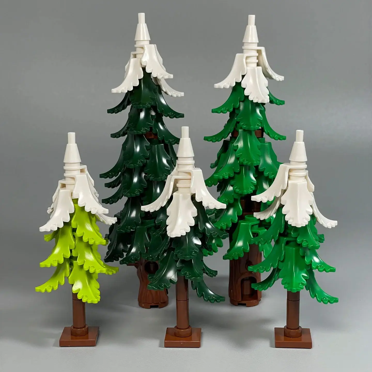Winter Pine Tree Modellbausatz: Weihnachtsbaum mit Schneeeffekt für selbstgemachte Straßendisplay, kompatible Steine