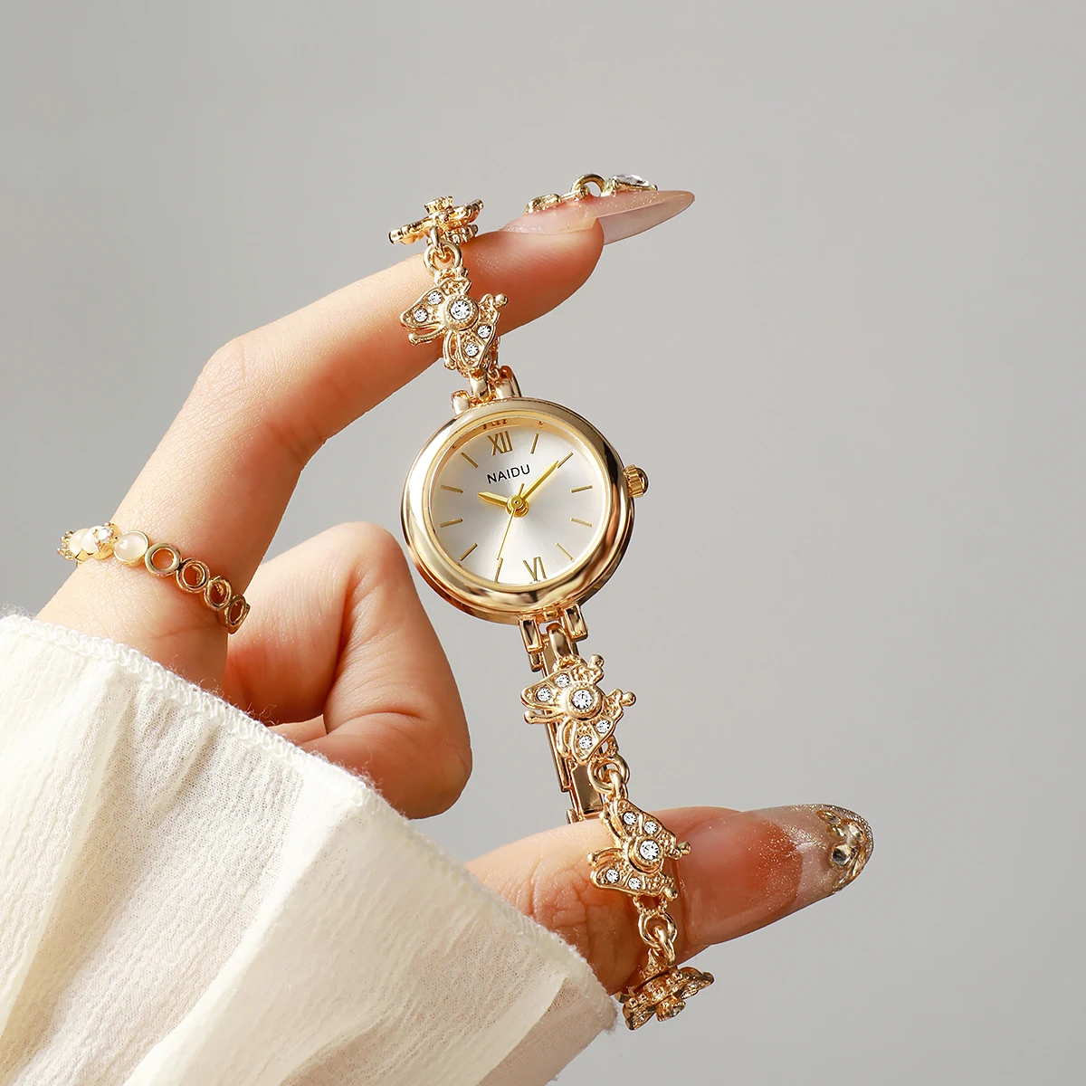 Women's Round Dial Bracelet Watch Rhinestone Floral Butterfly Links Elegant Jewelry Dress Wristwatch Gift