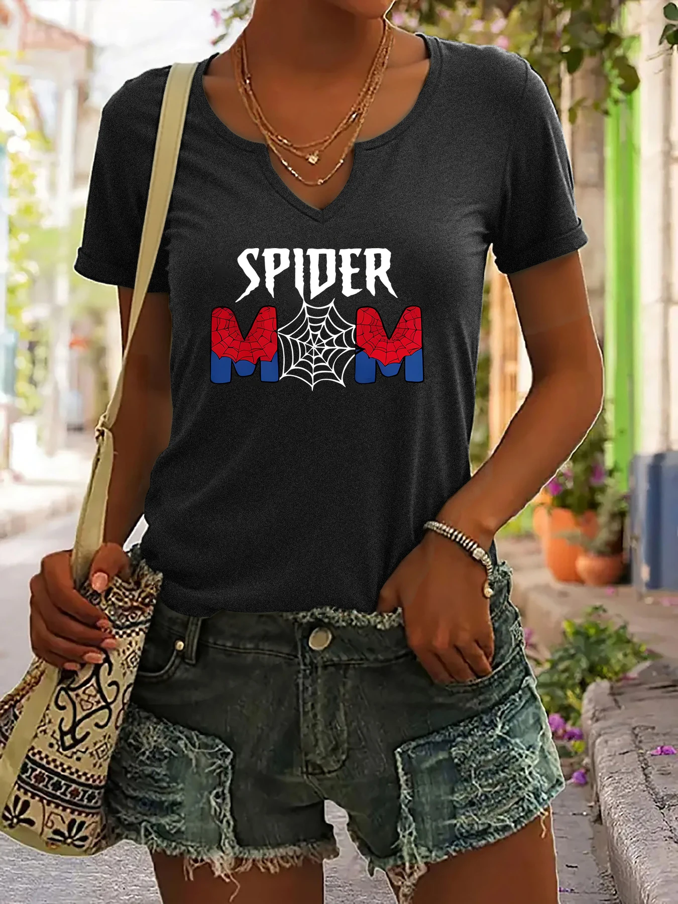 Damen-Sommer-T-Shirt mit V-Ausschnitt und kurzen Ärmeln, Spider Mom-Schriftzug und Spinnennetz-Grafikdruck, lässiges Mom Life-T-Shirt – Detail 3