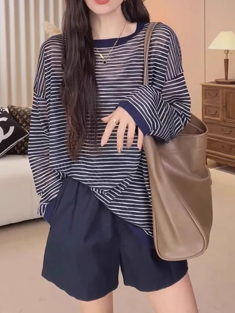 เสื้อยืดผ้าไหมกันแดด ทรงหลวม สไตล์ลำลอง ลายทาง ดีไซน์แฟชั่น ช่วยให้ดูผอม ทรงกลม ใส่สบาย เหมาะกับการเดินทาง สไตล์เกาหลี