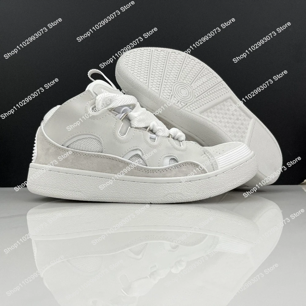 Heren- en dames sneakers van wit leer en suède, casual schoenen, modieuze dikke zool, couples bread shoes, trainers voor dagelijks gebruik