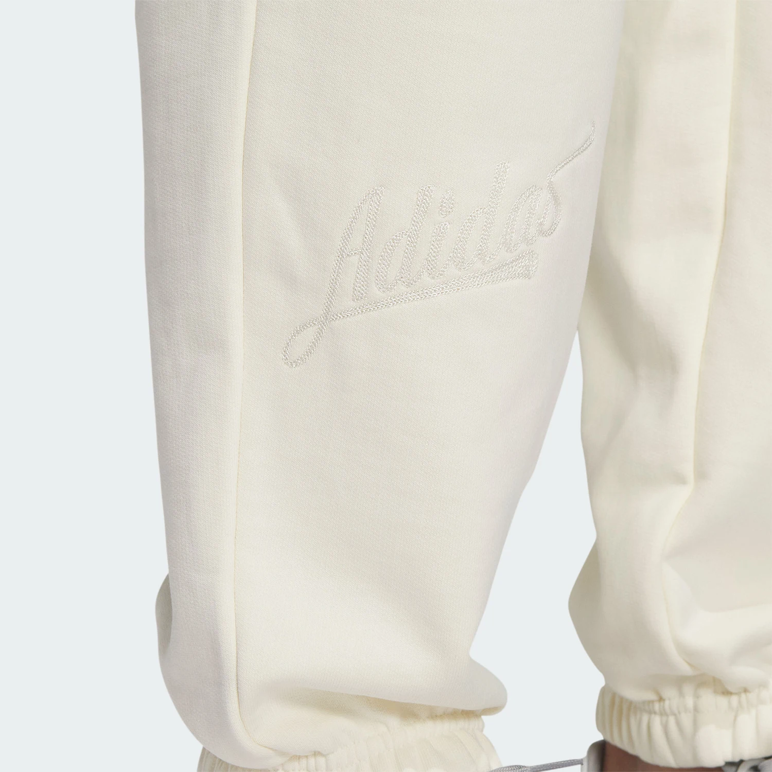 بنطال رياضي فضفاض محبوك مدبب للرجال من Adidas Original Trefoil IZ1523