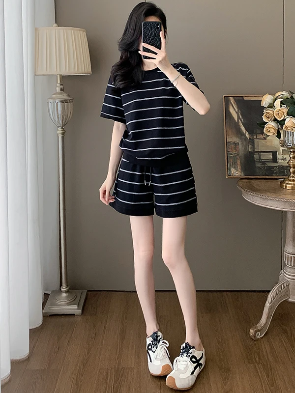 

Summer Fashion Anti-aging Black White Stripes Casual Sportswear Set Women's Short Sleeve T-shirt Shorts Two-piece Set High Wa...