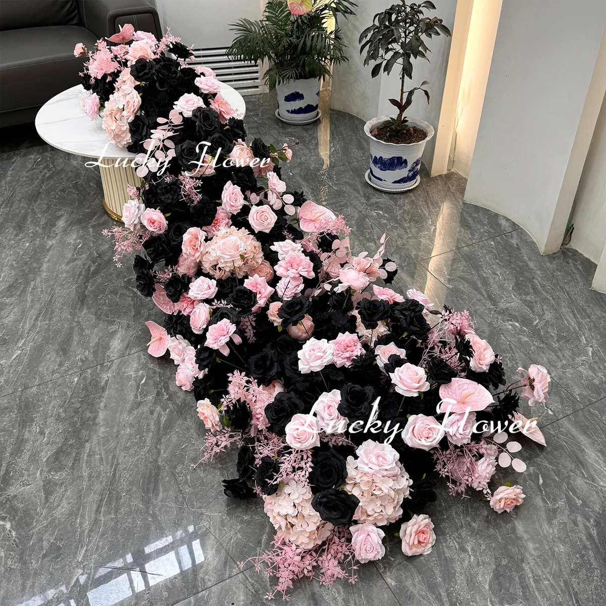 

Супер большой цветок бегуна, черная, розовая роза, искусственные цветы, свадебное украшение, длинный цветочный бегун, декор дивана, цветочная композиция