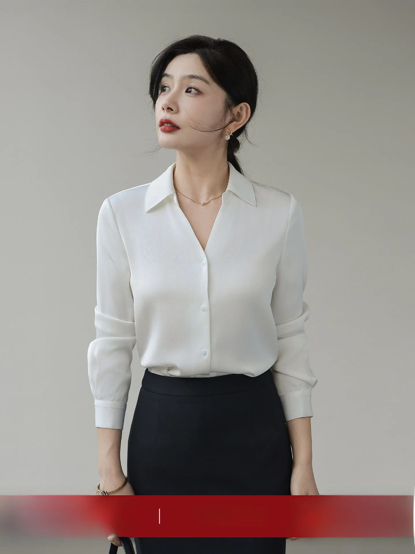 

Elegant Satin V-Neck Long Sleeve Shirt White Women Early Spring High-End Feel Professional Turn-down Collar Office Workwear