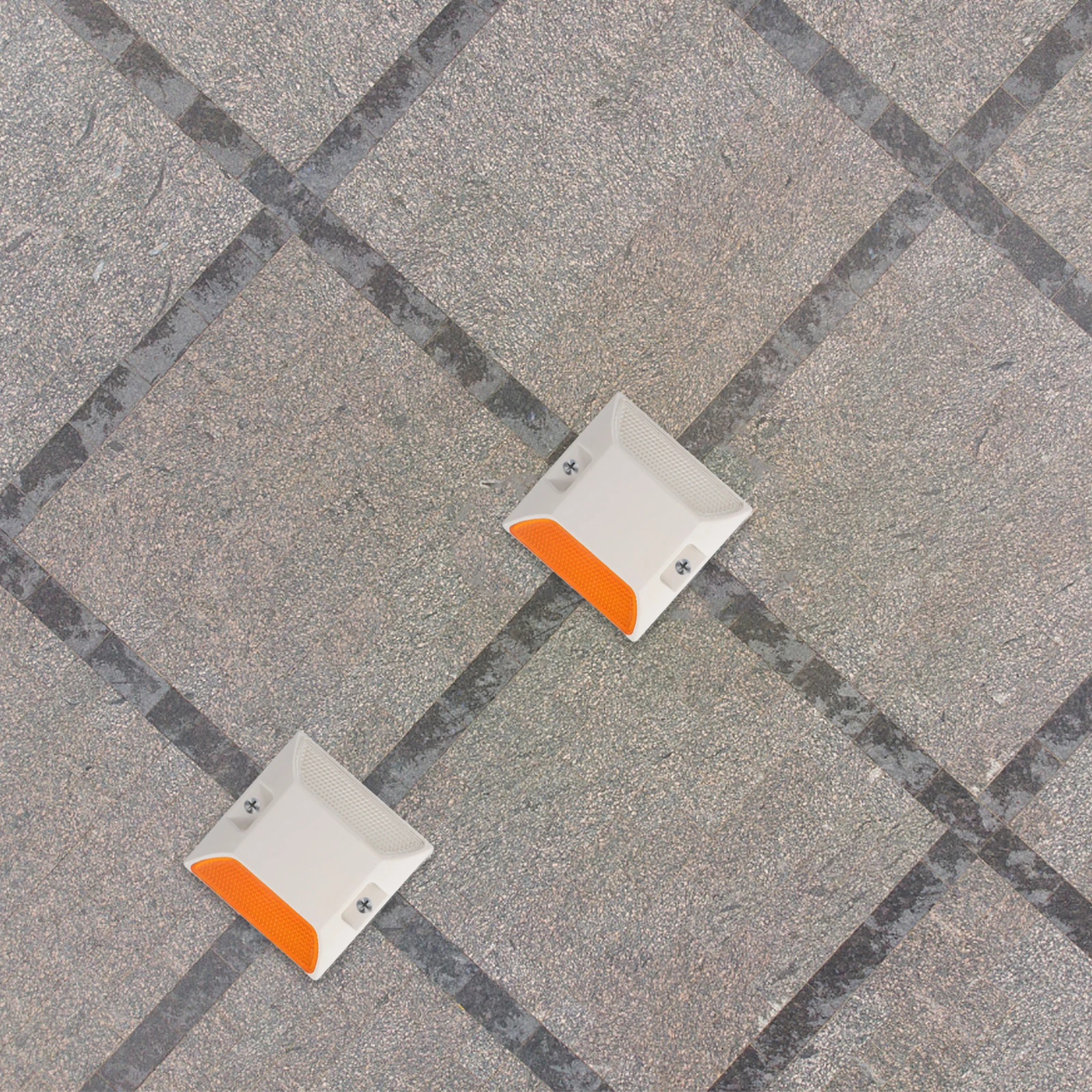 

Plastic Road Spikes Heavy Duty Driveway Markers Reflective Pavement Signs Material Easy Installation Safety Traffic