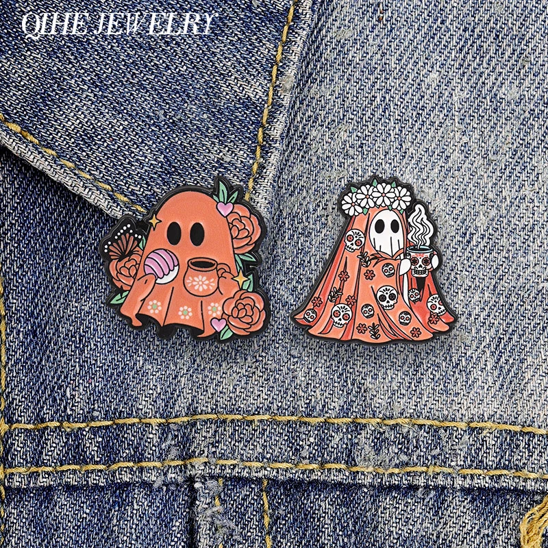 Dia de Muertos Totenkopf-Geist Kaffee- und Rosen-Emaille-Anstecknadel, Mexikanischer Tag der Toten, Orange Geister-Brosche, Taschen- und Reversabzeichen, Schmuckgeschenke