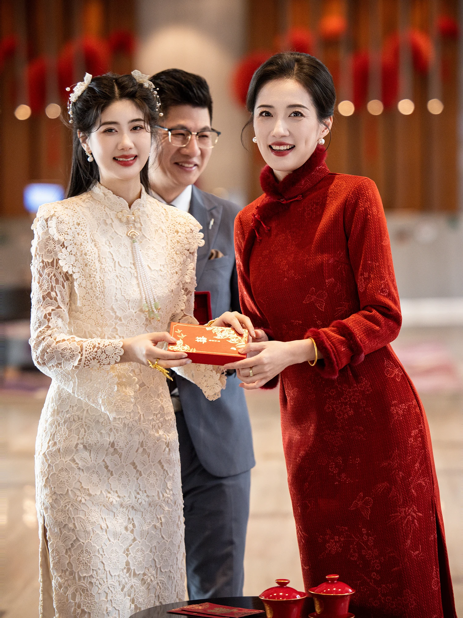 

Red Fitted Velvet Wedding Dinner Par Performance Women's Dr Warm Long Sve Mid-Length Gown Slanted Lapel